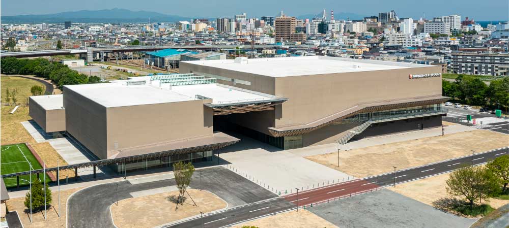 青森市総合体育館外観